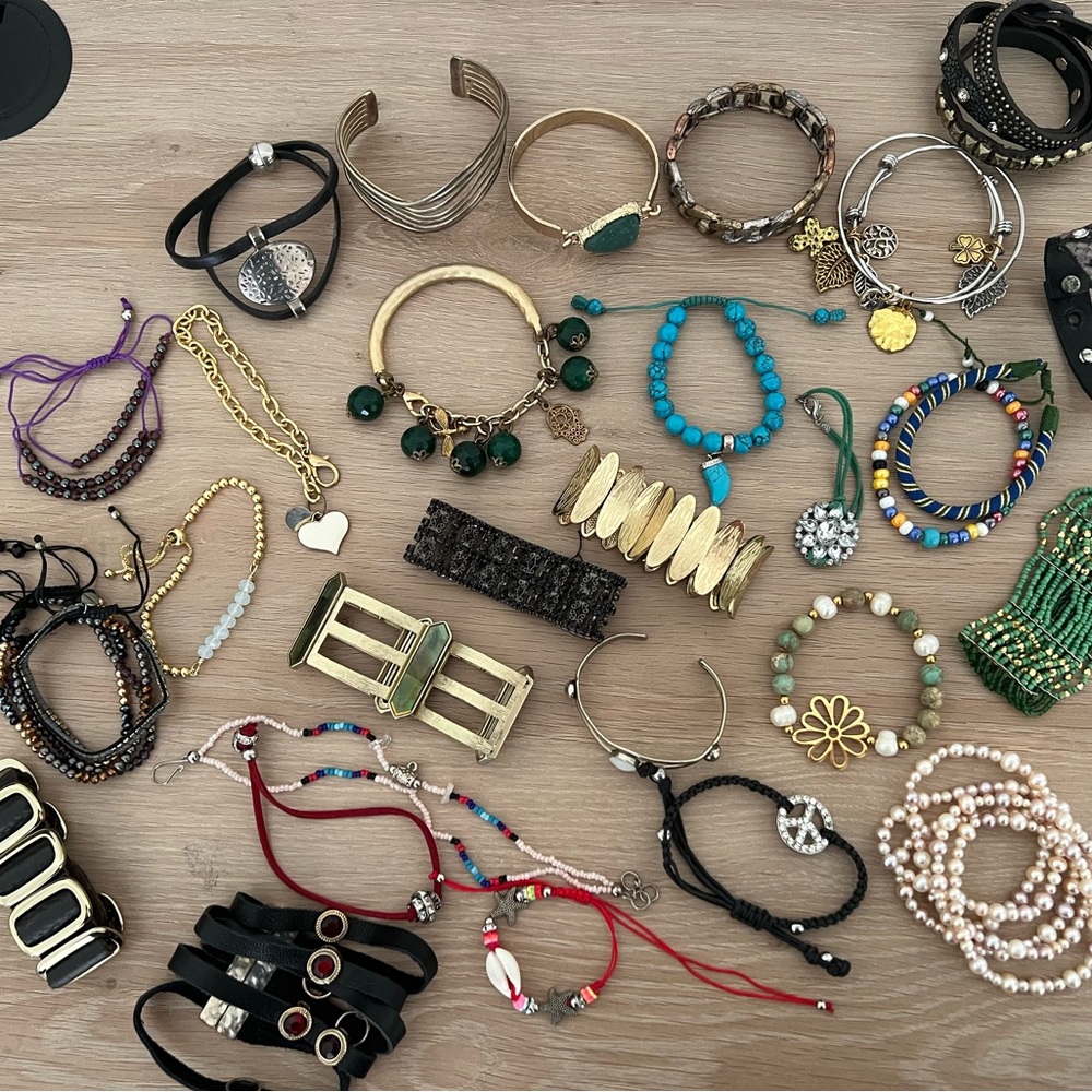 Bulk of bracelets. Elegant Gold and Green Bracelet Set